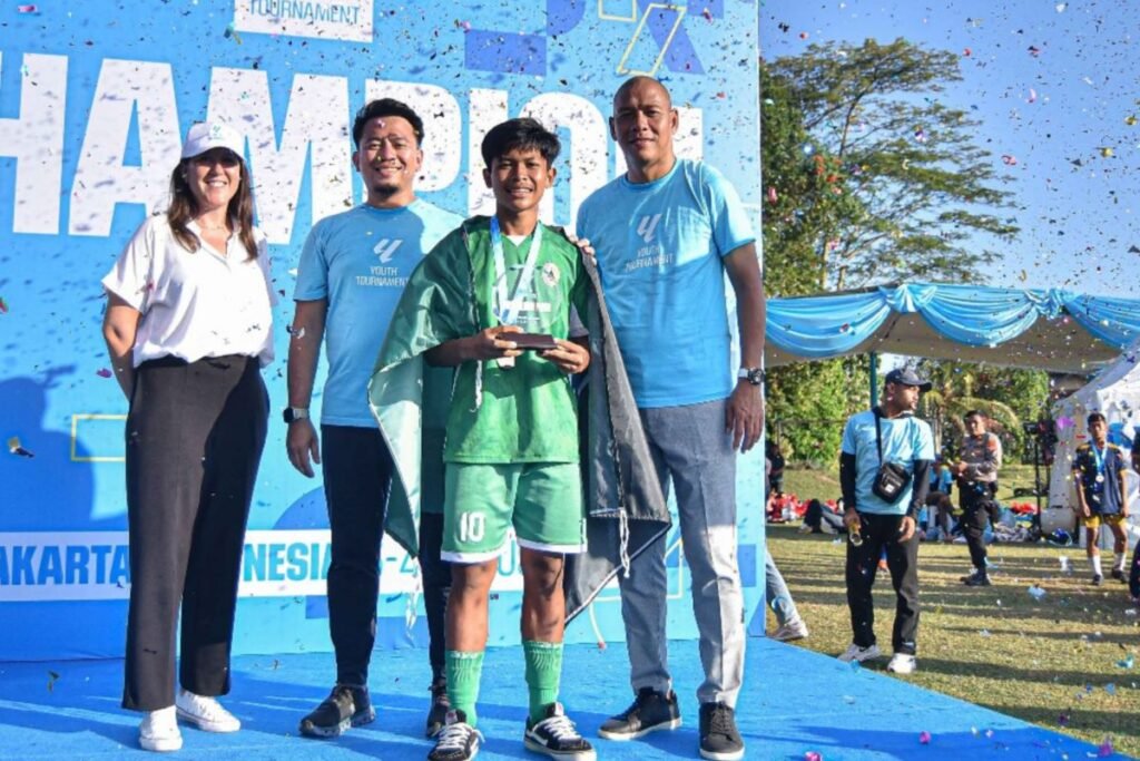 Berikut adalah beberapa alternatif judul untuk "Pemain Terbaik LALIGA Youth Tournament Indonesia Dikirim ke Girona FC":

1. "Bintang Muda LALIGA Youth Tournament Indonesia Bergabung dengan Girona FC"
2. "Pemain Terbaik LALIGA Youth Tournament Indonesia Menandatangani Kontrak dengan Girona FC"
3. "Talenta Muda Indonesia Dari LALIGA Youth Tournament Bergabung dengan Girona FC"
4. "Juara Pemain LALIGA Youth Tournament Indonesia Dikirim ke Girona FC"
5. "Pemain Terbaik LALIGA Youth Tournament Indonesia Kini Berseragam Girona FC"

Semoga salah satu dari judul tersebut dapat memenuhi kebutuhan Anda!