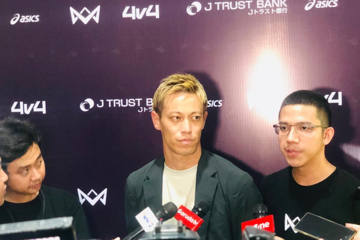 Certainly! Here are some alternate title suggestions for "Keisuke Honda: Jepang harus mengalahkan Indonesia":

1. "Keisuke Honda: Jepang Wajib Menang Melawan Indonesia"
2. "Keisuke Honda: Jepang Harus Kalahkan Indonesia untuk Sukses"
3. "Keisuke Honda: Jepang Perlu Mengatasi Indonesia"
4. "Keisuke Honda: Jalan Jepang Menuju Kemenangan atas Indonesia"
5. "Keisuke Honda: Jepang Harus Tundukkan Indonesia"
6. "Keisuke Honda: Strategi Jepang untuk Menghadapi Indonesia"
7. "Keisuke Honda: Misi Jepang Mengalahkan Indonesia"
8. "Keisuke Honda: Jepang Harus Unggul atas Indonesia" 

Feel free to choose any of these or modify them further!