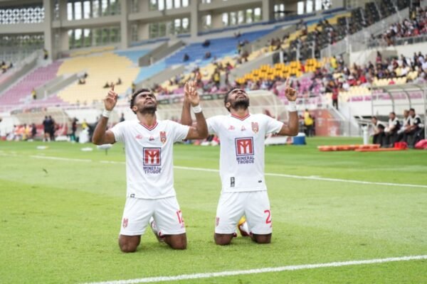 Sayuri Bersaudara Dipanggil ke Timnas untuk Kualifikasi Piala Dunia" 

Berikut adalah beberapa alternatif judul yang bisa Anda gunakan:

1. "Sayuri Bersaudara Diterima ke Timnas untuk Kualifikasi Piala Dunia"
2. "Timnas Memanggil Sayuri Bersaudara untuk Kualifikasi Piala Dunia"
3. "Sayuri Bersaudara, Harta Berharga Timnas dalam Kualifikasi Piala Dunia"
4. "Kualifikasi Piala Dunia: Sayuri Bersaudara Bergabung dengan Timnas"
5. "Sayuri Bersaudara Membela Timnas di Kualifikasi Piala Dunia"

Silakan pilih atau sesuaikan sesuai kebutuhan!
