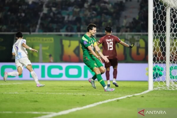 Kesedihan Pelatih Persebaya Setelah Kekalahan di Kandang dari PSIM