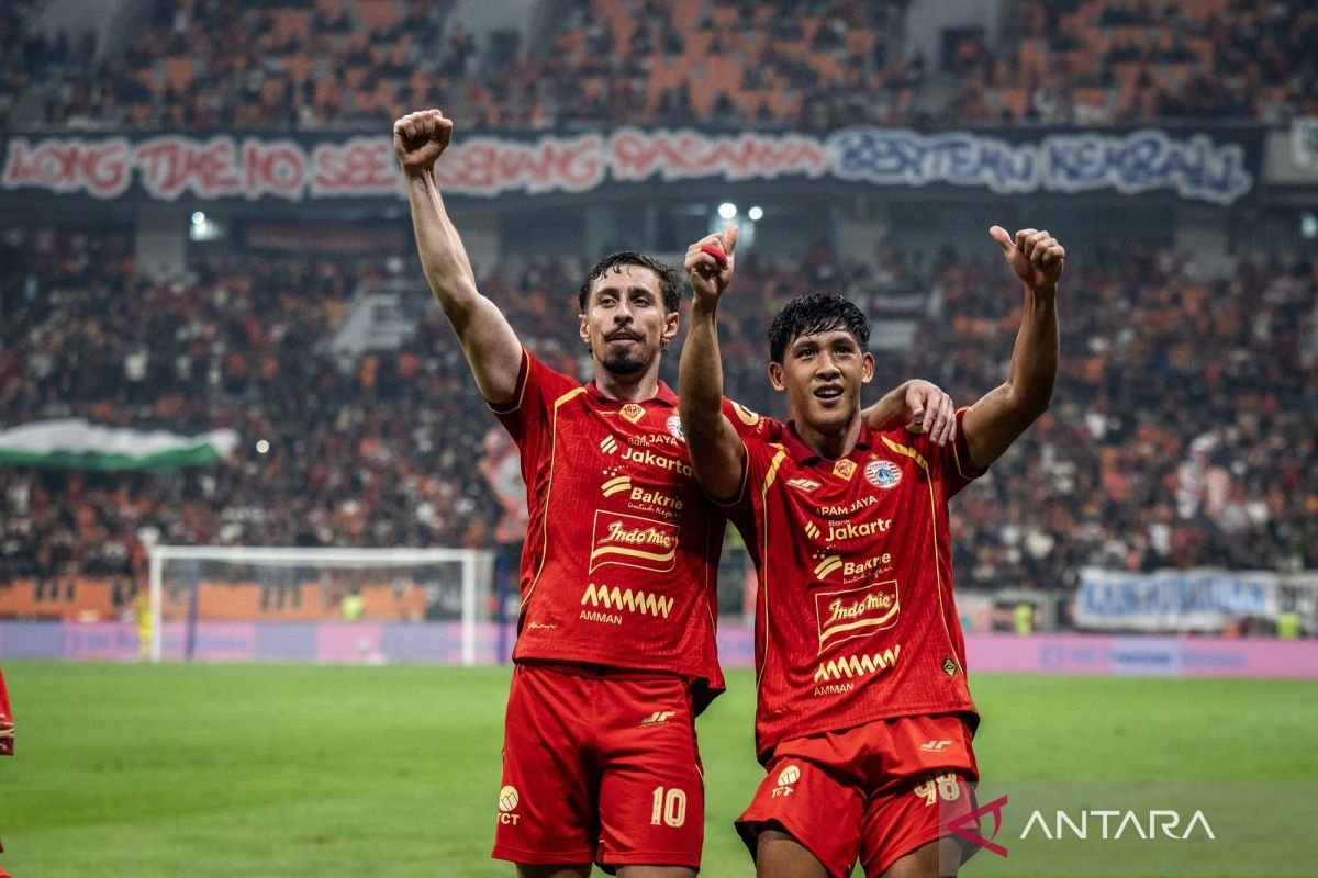 Berikut adalah beberapa alternatif judul untuk "Empat laga besar menanti Persija di bulan Agustus, berikut jadwalnya":

1. "Agustus Menjadi Bulan Krusial: Empat Pertandingan Besar untuk Persija"
2. "Persija Bersiap: Jadwal Empat Laga Penting di Bulan Agustus"
3. "Menghadapi Tantangan: Empat Duel Seru Persija di Agustus"
4. "Persija di Bulan Agustus: Empat Pertandingan Penting yang Menanti"
5. "Laga-Laga Seru: Jadwal Empat Pertandingan Persija di Bulan Agustus"
6. "Agustus: Bulan Penuh Tantangan dengan Empat Laga Besar bagi Persija"
7. "Empat Laga Strategis untuk Persija: Simak Jadwal Agustus"
8. "Persija Menghadapi Agustus dengan Empat Pertandingan Menarik" 

Silakan pilih atau modifikasi sesuai kebutuhan!