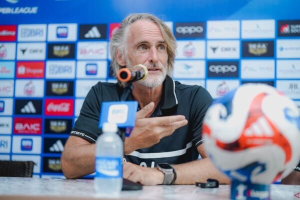 Berikut adalah beberapa alternatif judul untuk "Jan Olde Yakin Keseimbangan Jadi Kunci Pertandingan Dewa Lawan Persija":

1. "Jan Olde: Kunci Keseimbangan Menentukan Pertandingan Dewa vs Persija"
2. "Jan Olde Percaya Keseimbangan Akan Menjadi Faktor Kemenangan Dewa atas Persija"
3. "Keseimbangan, Kunci Sukses Dewa Menang Lawan Persija Menurut Jan Olde"
4. "Jan Olde: Keseimbangan Tim Jadi Penentu di Pertandingan Dewa dan Persija"
5. "Jan Olde Menyatakan Keseimbangan Akan Jadi Strategi Utama Dewa Vs Persija"

Silakan pilih atau modifikasi sesuai kebutuhan!