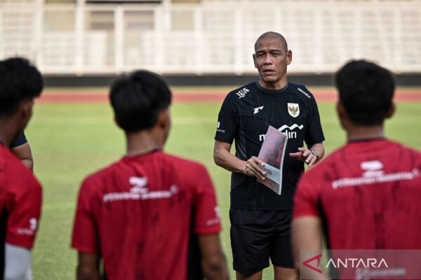 Berikut alternatif judul untuk "Nova Minta Pemainnya Introspeksi Sebelum Berlaga di Piala Dunia U-17":

1. "Nova Dorong Pemain Melakukan Introspeksi Sebelum Piala Dunia U-17"
2. "Sebelum Piala Dunia U-17: Nova Ajak Pemain untuk Merenung"
3. "Menyongsong Piala Dunia U-17: Nova Ingatkan Pemain untuk Introspeksi"
4. "Nova Serukan Introspeksi kepada Pemain Jelang Piala Dunia U-17"
5. "Persiapan Piala Dunia U-17: Nova Minta Pemainnya Refleksi Diri"

Semoga alternatif judul ini bermanfaat!